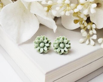Dainty Green Stud Earrings, Teenage Girl Gift, Resin Jewelry, Floral Stud Earrings, Gift for Gardener, Everyday Jewelry, Garden Wedding