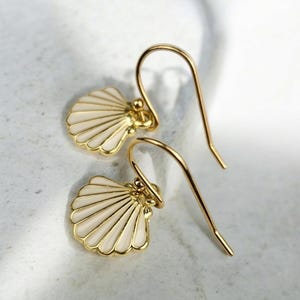 Gold Muschel Ohrringe: Strand-inspirierter Küstenschmuck