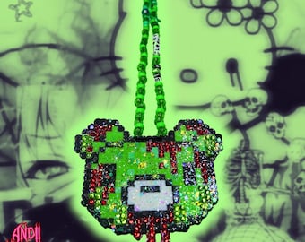 Collar Perler verde brillante con diseño de oso sombrío
