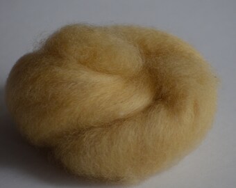 Light Golden Yellow Lambswool Roving, 3/4 oz