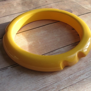 Vintage Butterscotch Bakelite Carved Bracelet, bangle bracelet, yellow, birthday gift, 1940&#39;s, 1930&#39;s, creamed corn bakelite bracelet