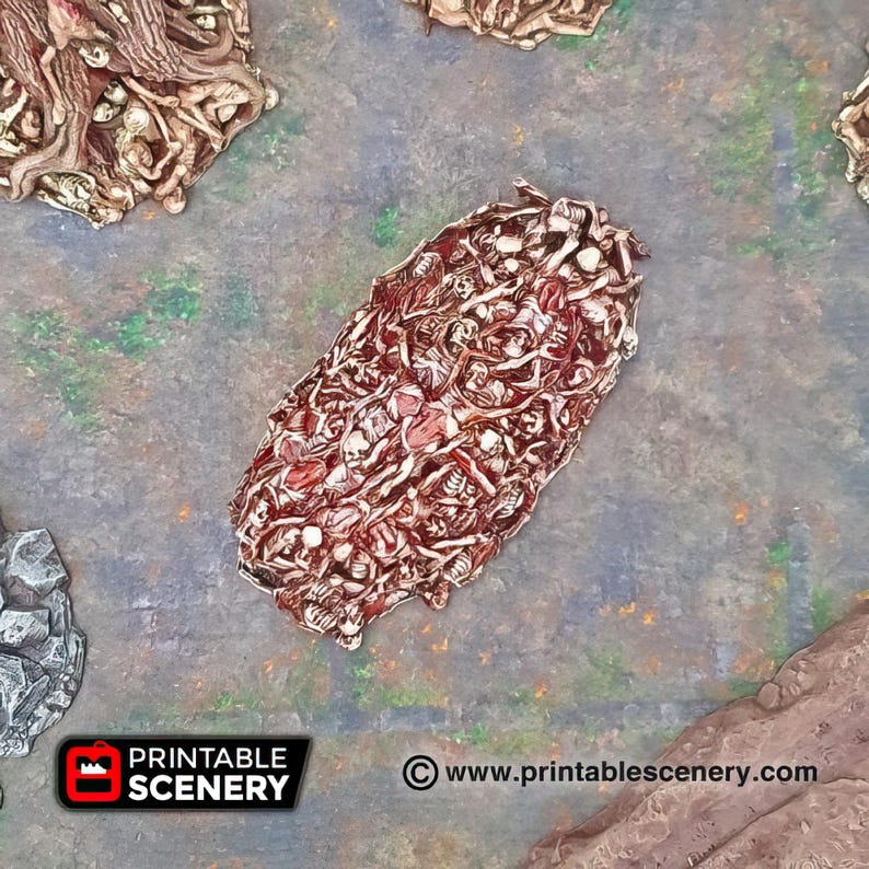 Op de afbeelding: Een 3D-geprint tabletop-terreinstuk dat een stapel botten voorstelt. De botten zijn chaotisch en realistisch gerangschikt, met sommige botten zichtbaar en andere verborgen door andere. Het stuk is geschilderd in een realistische botkleur, met enkele gebieden met rode verf om bloed voor te stellen.