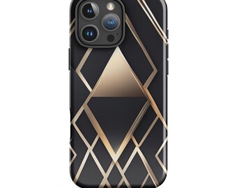Puede incluir: Carcasa de teléfono negra con un patrón geométrico de líneas doradas. La carcasa tiene una protuberancia de cámara elevada con tres lentes.