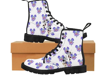 paarse mini-oortjes en mickey-laarzen