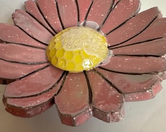 Mangiatoia per api/porta farfalle a forma di fiore dai petali rosa scuro