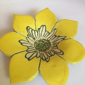 Yellow / Green Anemone Butterfly Puddler