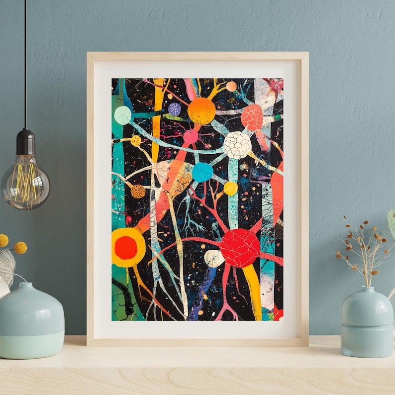 Puede incluir: Impresi&oacute;n de arte abstracto con una red intrincada y colorida de l&iacute;neas y c&iacute;rculos sobre un fondo negro. La obra de arte est&aacute; enmarcada en un marco de madera natural.