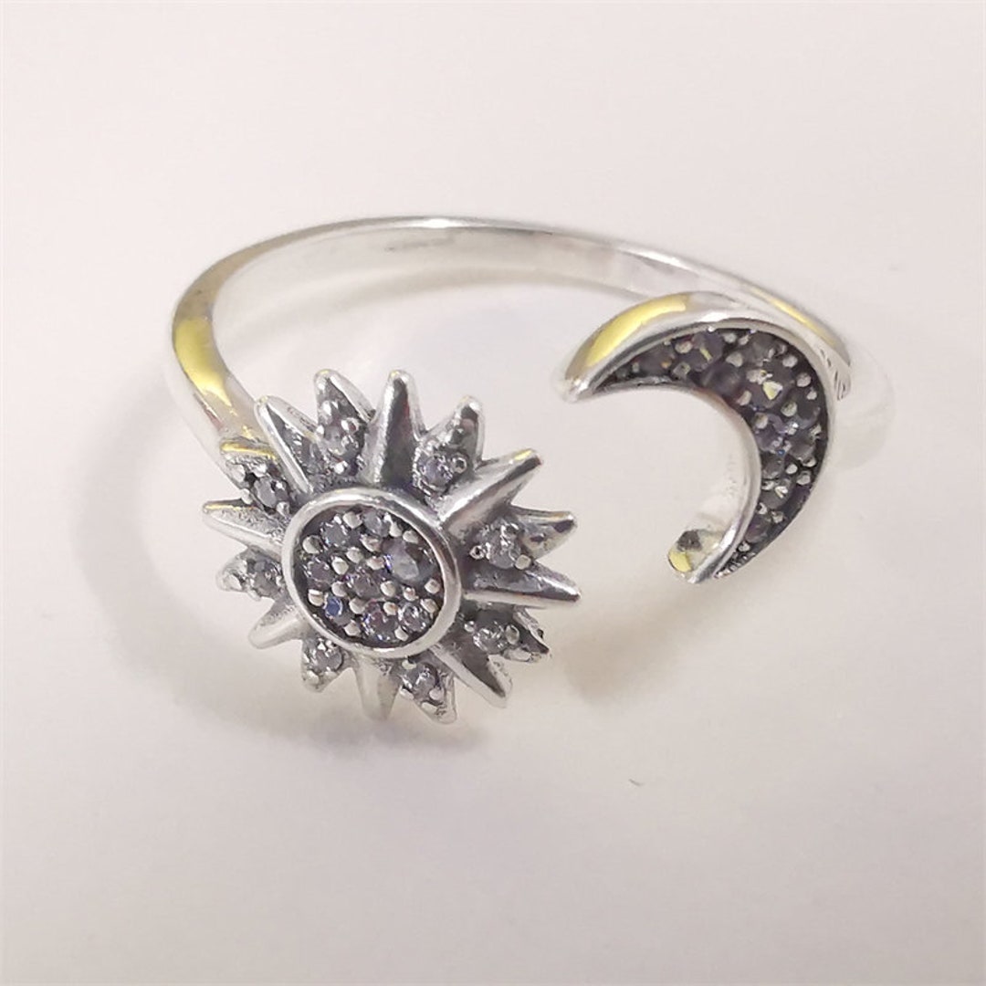 PANDORA Sun and Moon リング セット 太陽 月 Celestial Sun and Moon Ring and Charm Set | Pandora UK