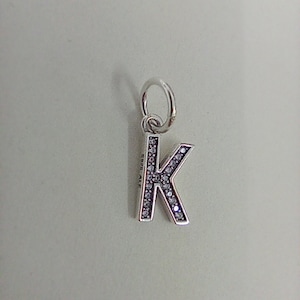 Charm colgante con inicial de la letra K en plata esterlina de Pandora, CZ NUEVO
