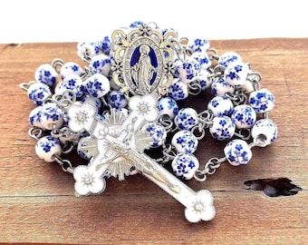 Rosario de la Medalla Milagrosa con Flores Azules y Blancas