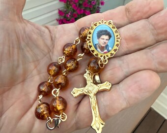Saint Carlo Acutis Auto Rosary: Gold Finished Catholic Gift
