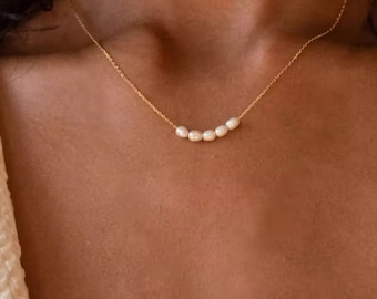 Collar minimalista de cuentas de perlas, collar de gargantilla, collar de boda de dama de honor, collar de perlas delicadas, collar de perlas de agua dulce, regalo para ella