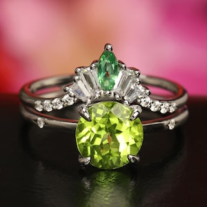 Grüner Peridot-Stacking-Ring-Set, 14 Karat solid Goldring, 2.22ct Runde Peridot, einzigartige Ring für Frauen für sie, Vintage Moissanite Ring