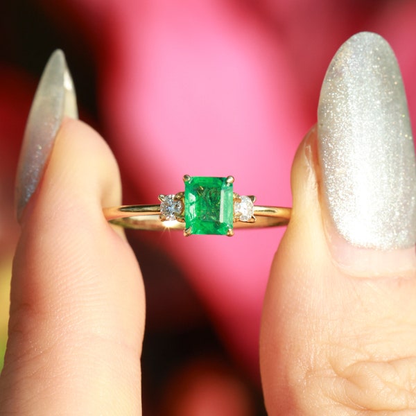 Emerald Ring with Diamond , 18k Solid Gold Ring ,Unique Engagement Ring, Simple Emerald Ring, May Birthstone Jewelry, Women Emerald Ring