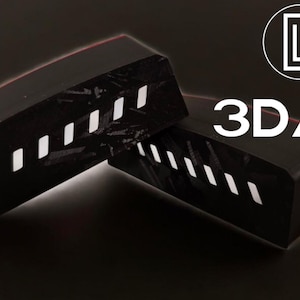 Può includere: Due oggetti rettangolari neri con una serie di ritagli rettangolari bianchi. Gli oggetti hanno un bordo rosso. Il testo "3DAM" è visualizzato in bianco.