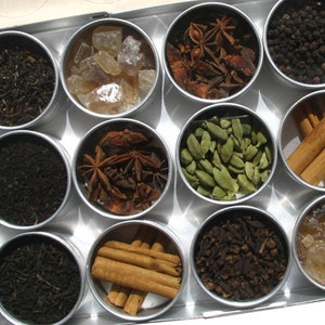 DIY chai tea kit with organic and fair trade spices set of 15 a perfect gift to warm up a tea lover. image 1