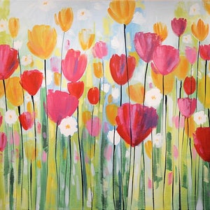 Pu&ograve; includere: Un dipinto astratto colorato di un campo di tulipes rosa, rosse e gialle con fiori bianchi. Il dipinto &egrave; realizzato in uno stile sciolto e impressionistico.