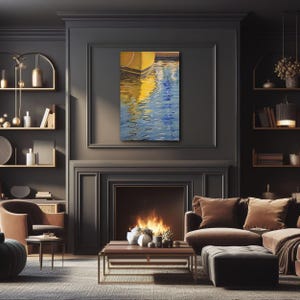 Op de afbeelding: Een schilderij van een gele boot op blauw water met rimpels. De boot is gedeeltelijk ondergedompeld in het water en de reflectie van de boot is zichtbaar in het water.
