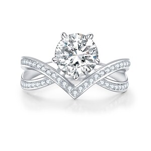 Custom 18K White Gold Round-Cut Lab-Created Diamond Solitaire Engagement Ring with 1 Ct-1.5 Ct Center Stone, D-E Color, VS Clarity