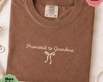 Promoted to Grandma Shirt Minimalist Comfort Colors New Grandma Gift Pregnancy Announcement Grandma To Be Tee Simple Grandma Shirt