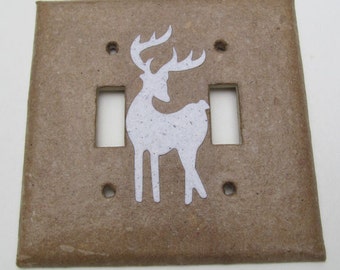 Placca per interruttore doppio riciclata, decorazione a forma di cervo in carta fatta a mano