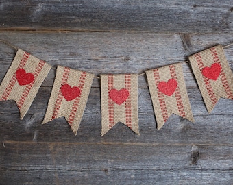 Rustic Jute Valentine’s Heart Bunting Banner, Farmhouse Style Glittered Red Hearts Pennant Flags, Country Valentine’s Day Decor Wall Hanging