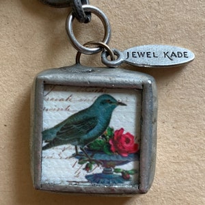Pulsera de eslabones con dijes románticos hechos a mano Jewel Kade con la letra L
