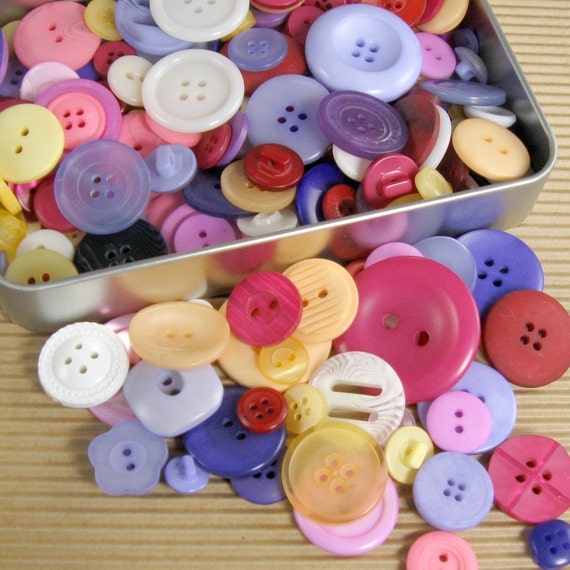 Button Extravanza - Half Pound Lot of Assorted Buttons in Metal Box -  Spring Colors