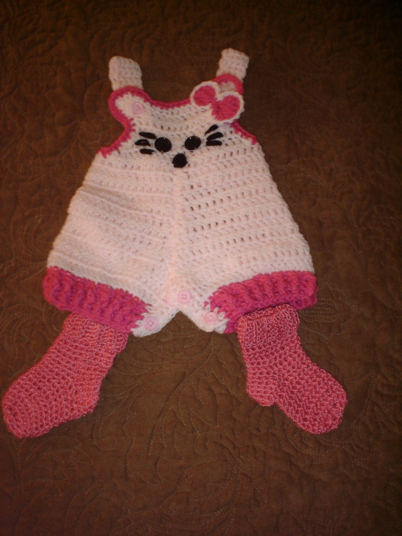 SALE ITEM Girls 0-3months kitty cat romper /& sock set.