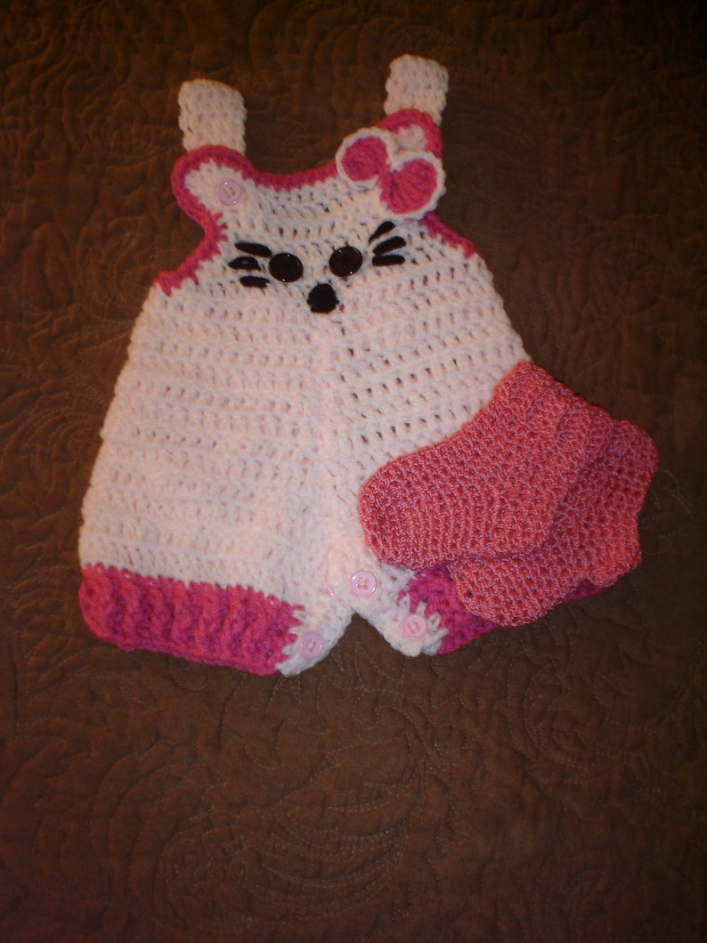 SALE ITEM Girls 0-3months kitty cat romper /& sock set.