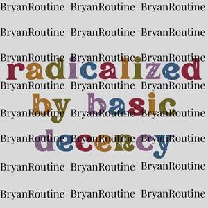 Può includere: Uno sfondo grigio chiaro con le parole "BryanRoutine" ripetute. Le parole "radicalized by basic decency" sono in testo colorato e stilizzato. Il testo è in vari colori, tra cui rosso, blu e verde.