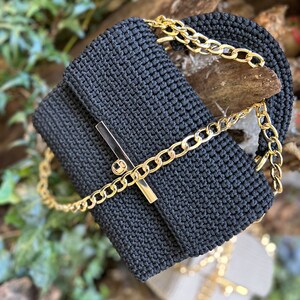 Bolso de mano de lujo enhebrado en crochet.Elegante cordón. imagen 8