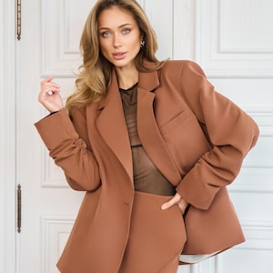 Blazer marrón extragrande y minifalda / Conjunto de dos piezas para mujer / Chaqueta informal abierta y falda de cintura alta / Traje elegante de corte holgado