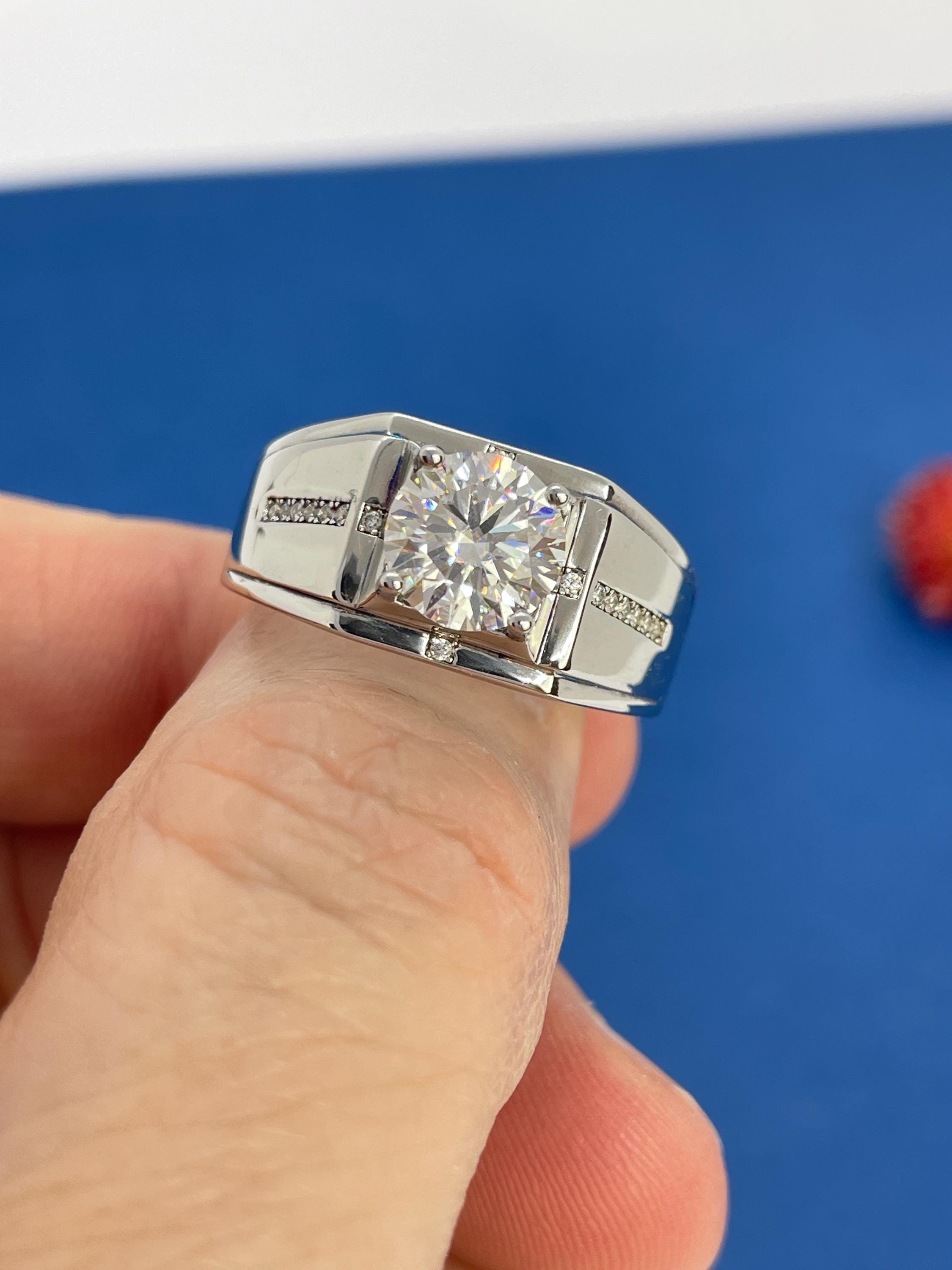 【半額】✨モアサナイトリング 2カラット✨ハロー メレダイヤ取巻き 豪華デザイン ✨値下げ✨モアサナイトリング 2カラット✨ハロー メレダイヤ