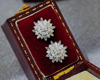 18K Gold Diamond Snowflake Earrings: Radiant Starburst Design