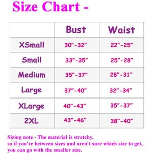 Może przedstawiać: Tabela rozmiar&oacute;w odzieży z wymiarami w calach dla biustu i talii. Rozmiary obejmują XSmall, Small, Medium, Large, XLarge i 2XL.