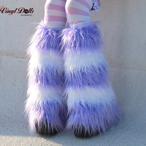 Lichtpaars wit gestreepte Rave Fluffies pastel Raver harige beenwarmers