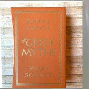 Ensemble de 2 volumes des mythes grecs Robert Graves sous étui, livres illustrés reliés publiés par la Folio Society en 2001, Très bien