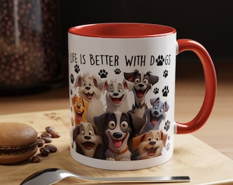 Könnte beinhalten: Weiße Keramiktasse mit rotem Rand und Henkel. Die Tasse zeigt eine farbenfrohe Illustration verschiedener Hunderassen mit dem Text "Das Leben ist besser mit Hunden" und Pfotenabdrücken.