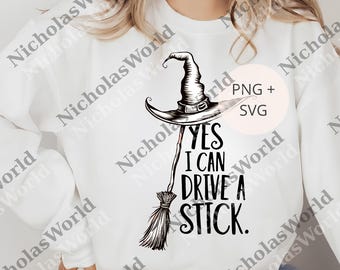 Könnte beinhalten: Weißes Sweatshirt mit einer schwarz-weißen Grafik eines Hexenhuts und eines Besens. Der Text lautet "YES I CAN DRIVE A STICK." PNG- und SVG-Dateien sind ebenfalls enthalten.