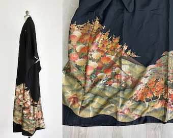 Handmade kimono | silk kimono | antique robe | floral | hand embossed | 1950s | artist signed