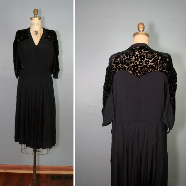 1940s dress / vintage dress / black VELVET BURNOUT floral dress