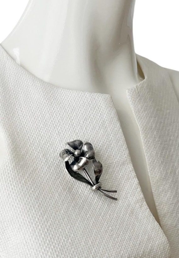 Vintage 835 Silver Floral Brooch – Elegant Handcrafted  display picture 3