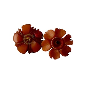Vintage Miniature Bakelite Flower Pin – Butterscotch Tone with Ladybird – Art Deco Era Brooch.