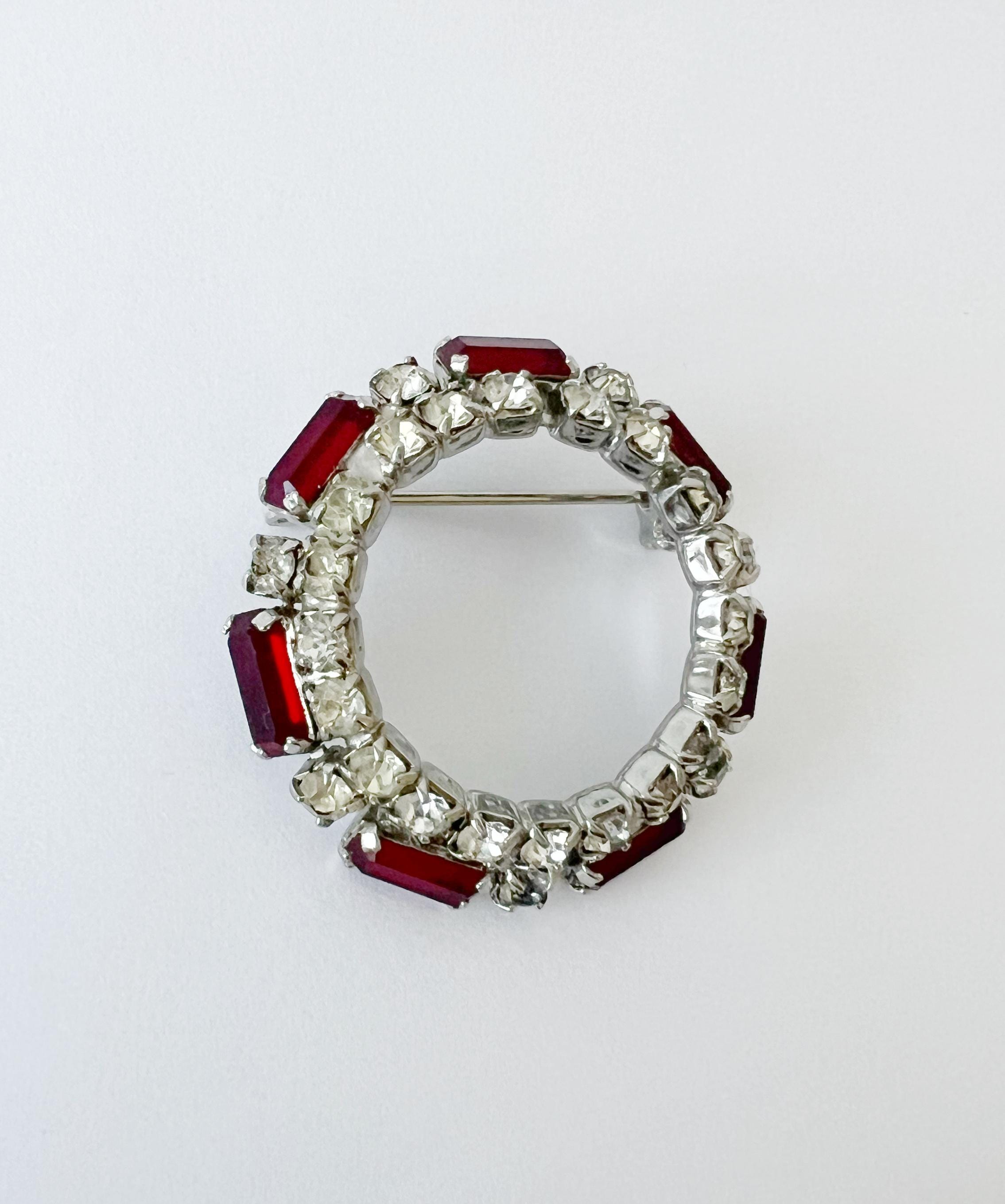 Broche Ronde Vintage En Or Avec Cristaux Rouges Type Rubis - Modèle 3439 - Occasion état Parfait