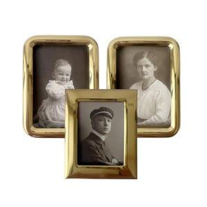 Set vintage di 3 cornici portafoto in ottone massiccio. Mini cornici portafoto di metà secolo.