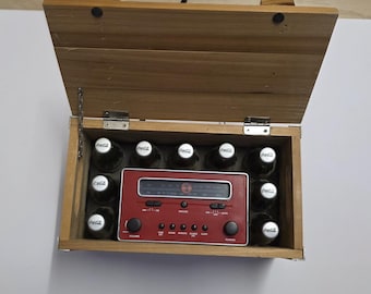 Radio reloj AM/FM vintage con caja de Coca-Cola
