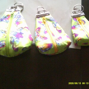 Llaveros, carteras pequeñas, verdes, mariposas, colores vivos, tres tamaños, pequeño, mediano, grande, artículo práctico, compras, hecho a mano.