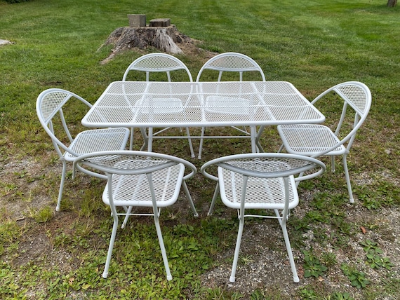 Vintage Outdoor Dining Table: Timeless Charm for Every Patio 1 Vintage Outdoor Dining Table: Timeless Charm for Every Patio