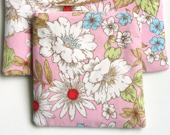 Pink retro Floral zipper pouch, Choose your size, Boho Pencil pouch in a Vintage inspired pastel pink print